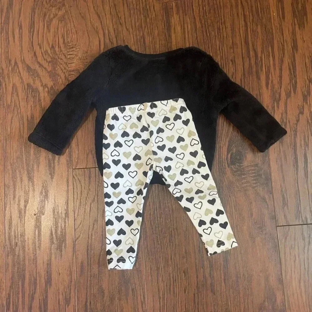 Carter's 6 Months "Flawless" Black & Gold Outfit, Sweater & Leggings - Picture 2 of 4